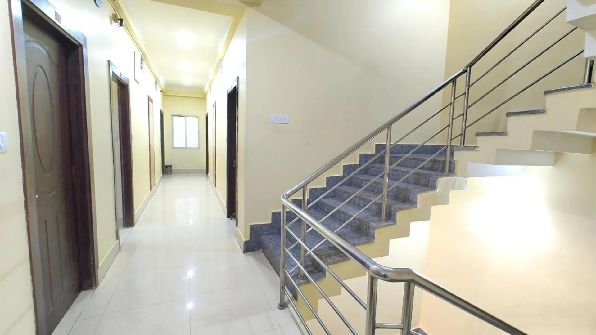 民宿 Hotel The Banaras Rest Near Dashashwamedh Ghat In 瓦拉纳西